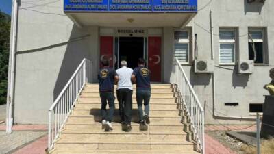 Diyarbakır’da jandarma ekiplerince düzenlenen operasyonlarda, haklarında kesinleşmiş hapis cezası bulunan