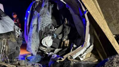 Diyarbakır’ın Sur ilçesinde iki kamyonetin çarpıştığı kazada 2 kişi hayatını