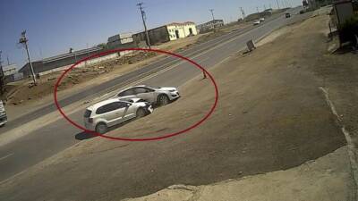 Diyarbakır'ın Sur ilçesinde meydana gelen trafik kazasında iki otomobil çarpıştı