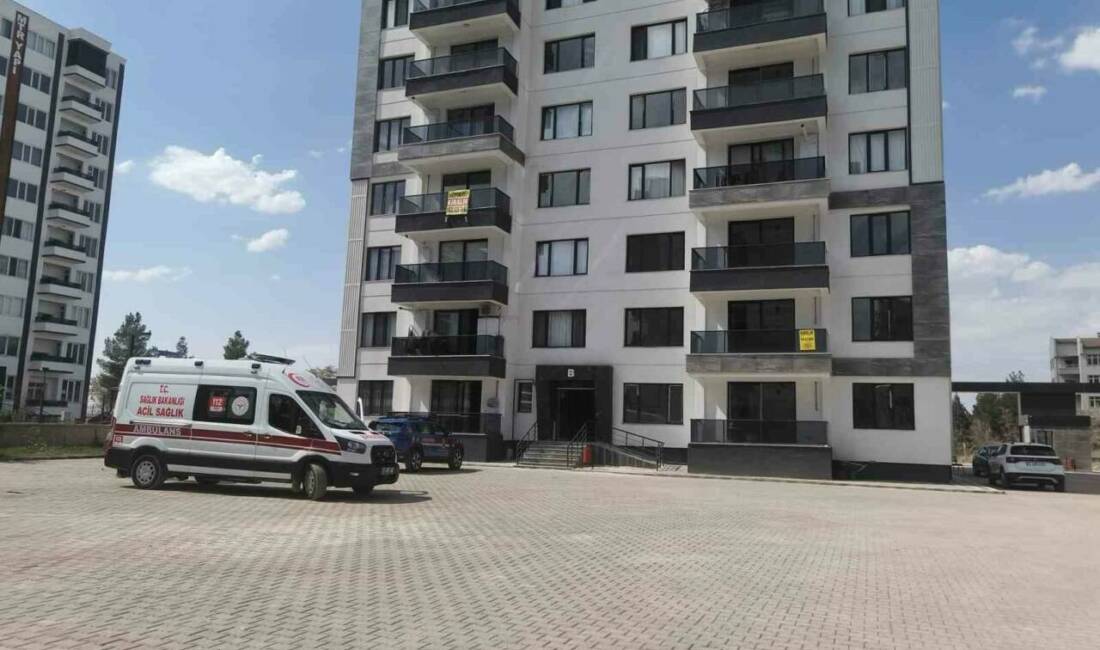 Diyarbakır’da bir apartmanda çöp atma nedeniyle çıkan kavgada 2 kişi