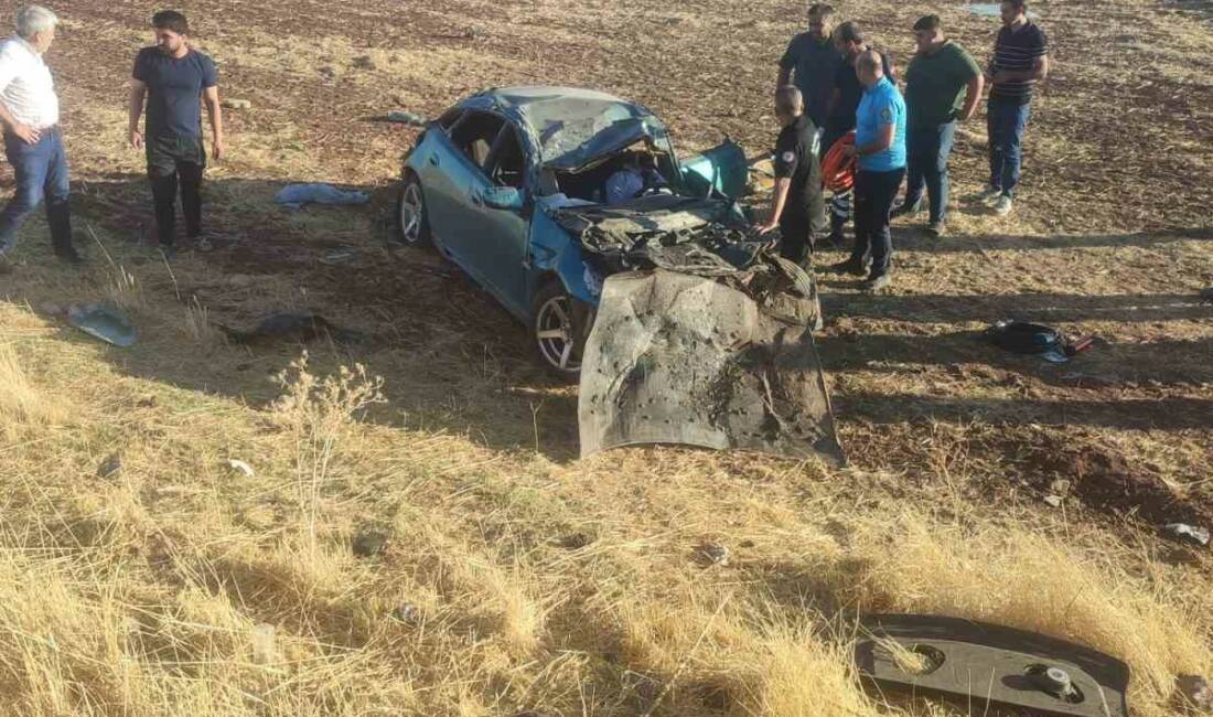 Diyarbakır'ın Ergani ilçesinde bir otomobilin şarampole devrilmesi sonucu meydana gelen
