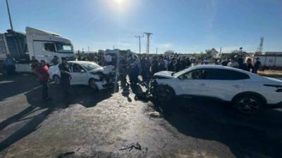 Diyarbakır'ın Kayapınar ilçesindeki bir kazada iki otomobil kafa kafaya çarpıştı