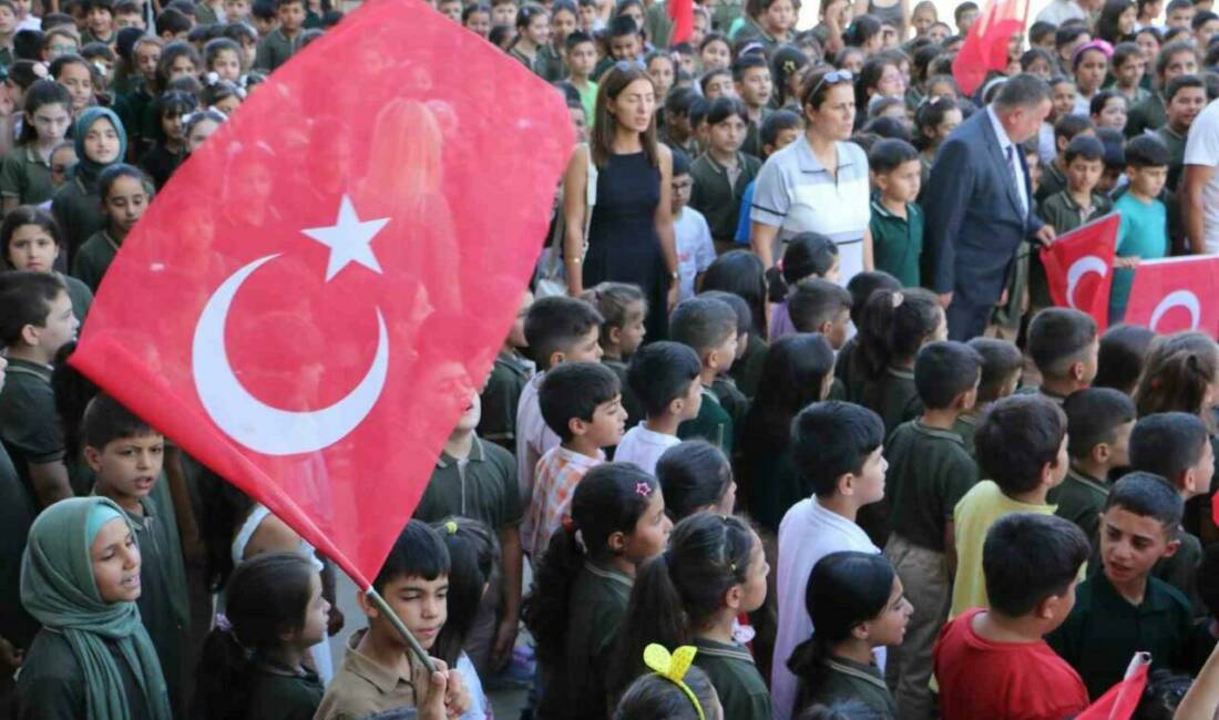 Diyarbakır'da Raif Türk İlkokulu'nda 2025-2026 eğitim öğretim yılı coşkuyla başladı.