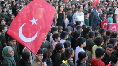 Diyarbakır'da Raif Türk İlkokulu'nda 2025-2026 eğitim öğretim yılı coşkuyla başladı.