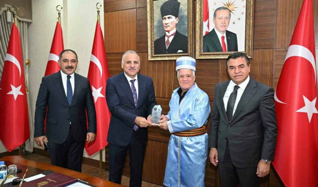 Diyarbakır'da 38. Ahilik Haftası etkinlikleri kapsamında düzenlenen törende, esnaf geleneğinin