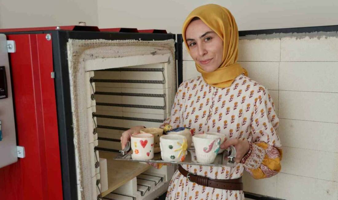 Diyarbakır'da seramik atölyesi eksikliğini fark eden girişimci Kübra Bakır, kadınlar