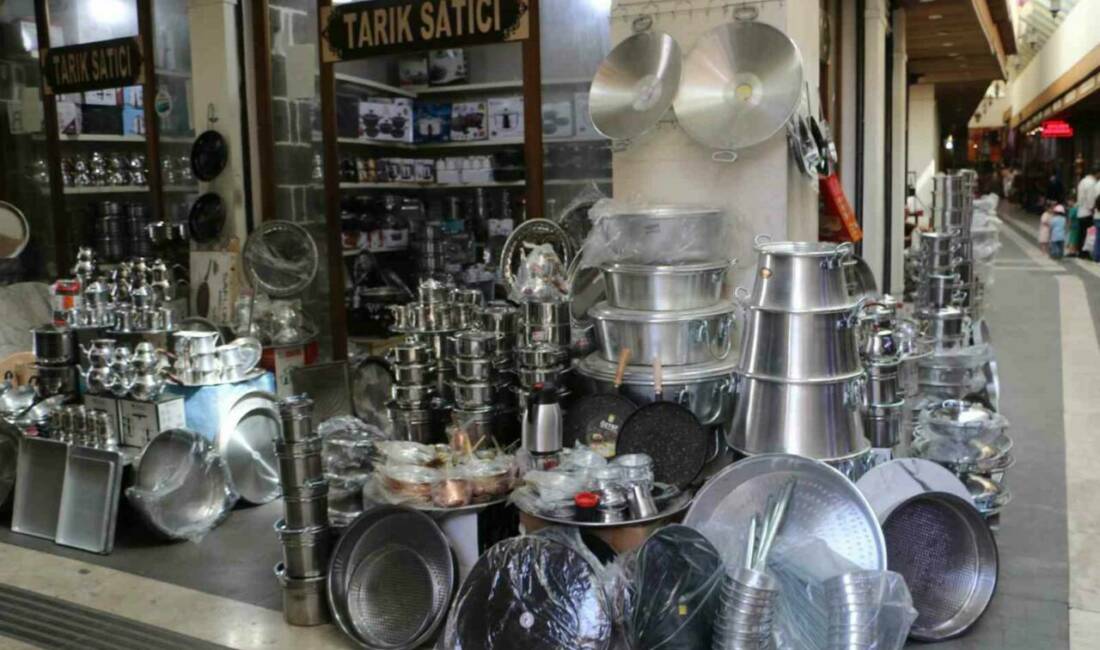 Diyarbakır’daki bu çarşıda her şey kiloyla satılıyor Diyarbakır’ın Sur ilçesinde tencere, tava gibi ürünlerin kilo ile satıldığı