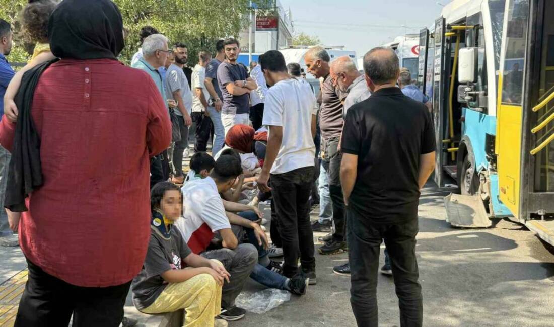 Yenişehir ilçesinde meydana gelen kaza sonucunda bir halk otobüsü durakta