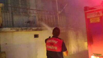 Adıyaman’ın Besni ilçesinde, Ciritmeydan Mahallesi’nde bir evde çıkan yangın itfaiye