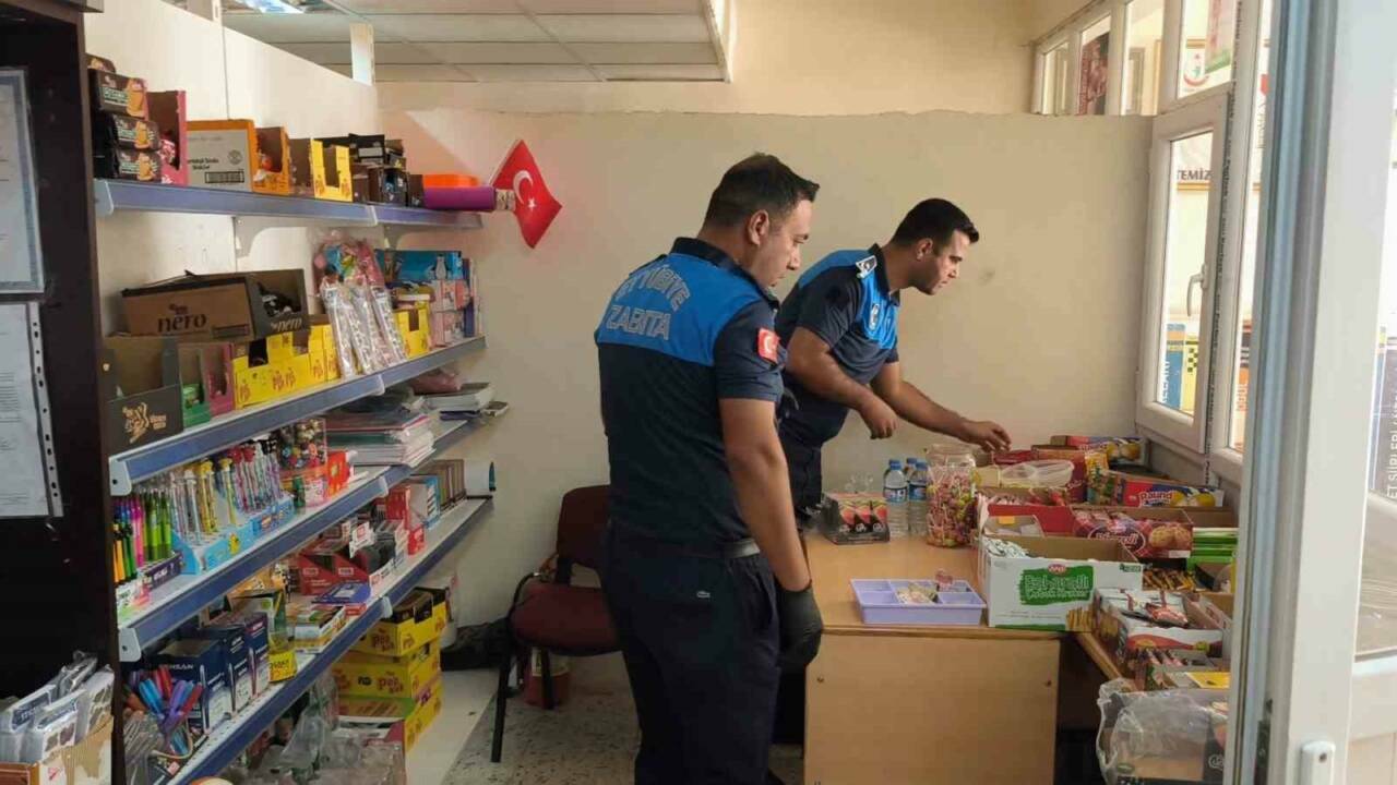 Eyyübiye Belediyesi Zabıta Müdürlüğü ekipleri, yeni eğitim-öğretim yılının başlamasıyla birlikte