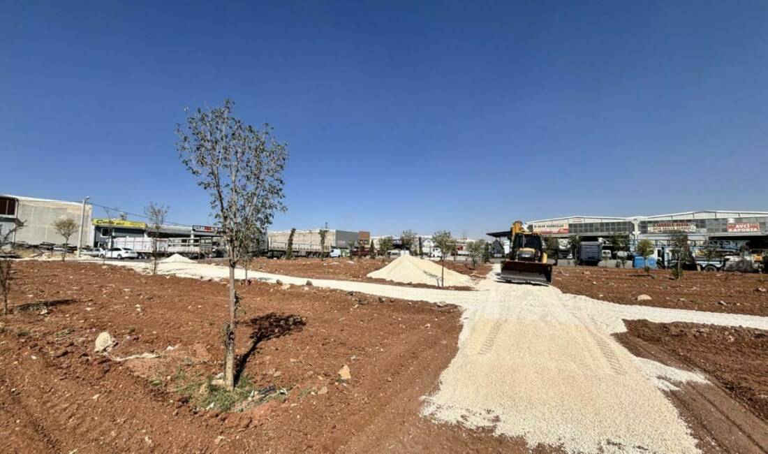 Eyyübiye Belediyesi, Ayakkabıcılar Sitesi'nde yeşil alan çalışmalarına devam ediyor. Sanayi