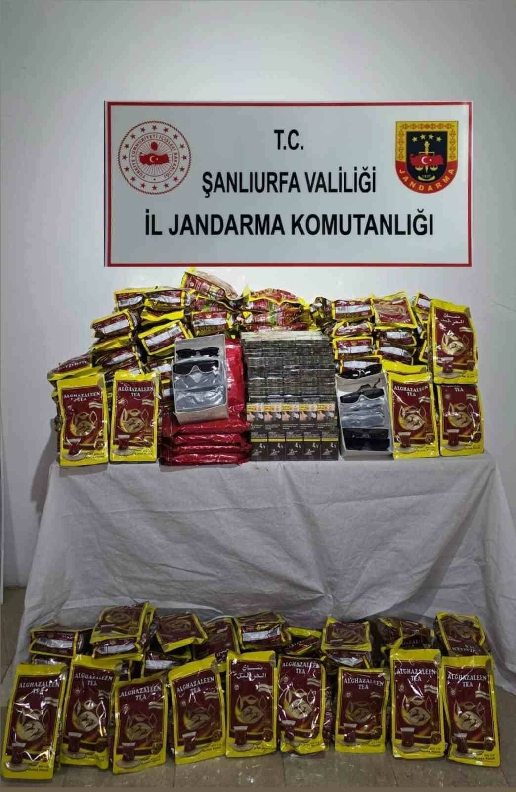 Şanlıurfa'nın Eyyübiye ilçesinde jandarma tarafından gerçekleştirilen operasyonda kaçak sigara, kaçak