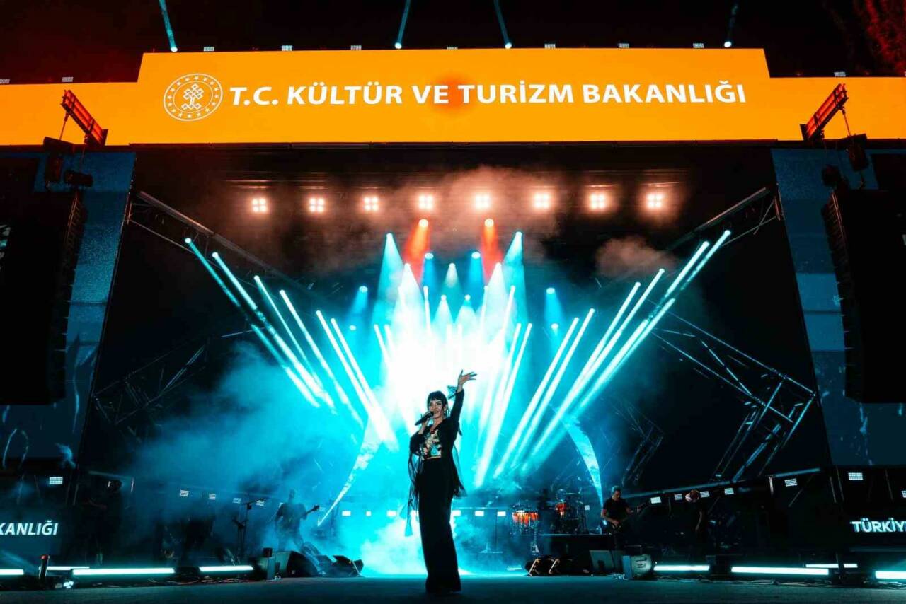 GastroANTEP Kültür Yolu Festivali'nin beşinci gününde Fatma Turgut, enerjik sahne