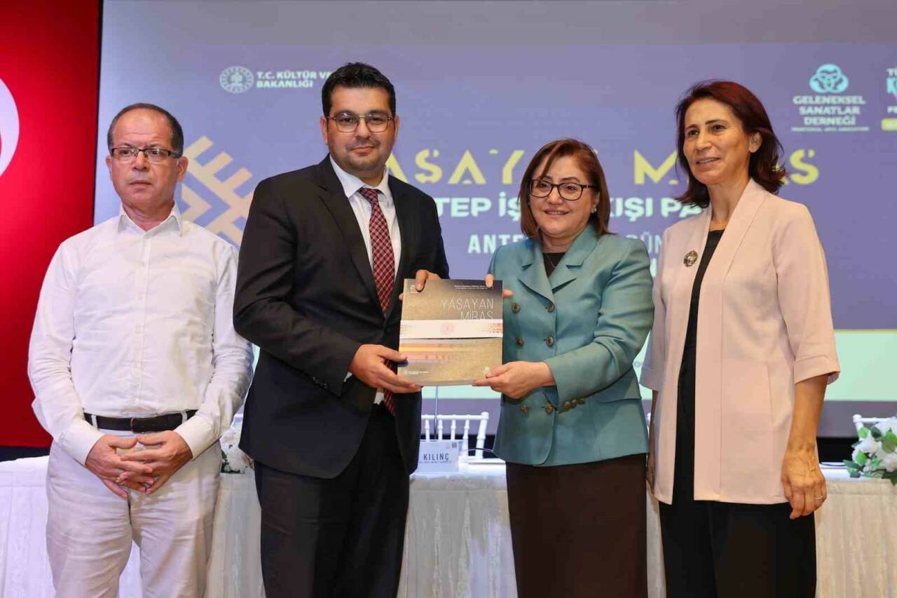 Gaziantep Büyükşehir Belediyesi ve Geleneksel Sanatlar Derneği iş birliğinde düzenlenen