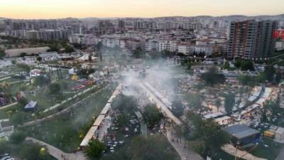 Gaziantep'te düzenlenen Kültür Yolu Festivali'nde (GastroANTEP) mangallardan çıkan dumanlar vatandaşların