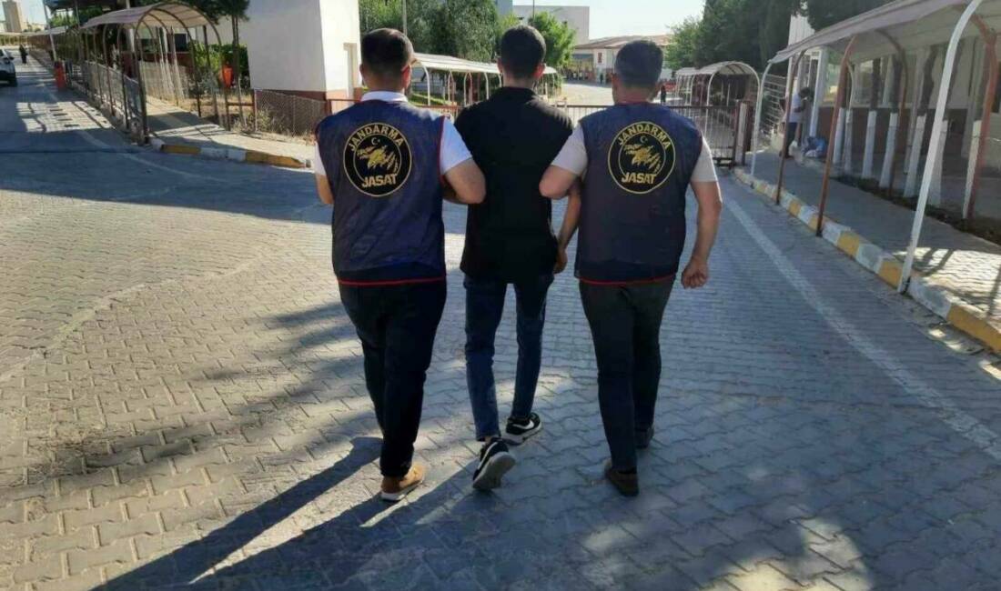 Gaziantep’te 12 yıldır aranan cinayet zanlısı yakalandı Gaziantep’te 2013 yılında yaşanan bir cinayetin zanlısı olarak aranan ve