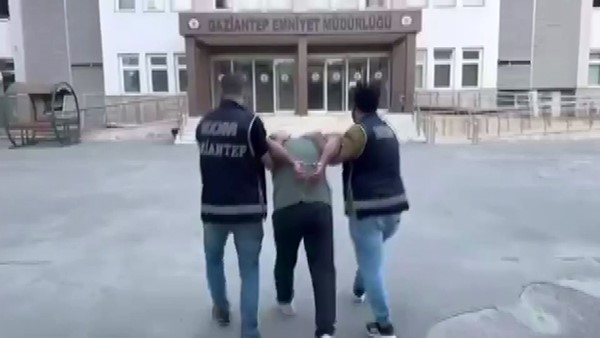 Gaziantep polis ekipleri tarafından gerçekleştirilen operasyonda 13 tabanca ve 552