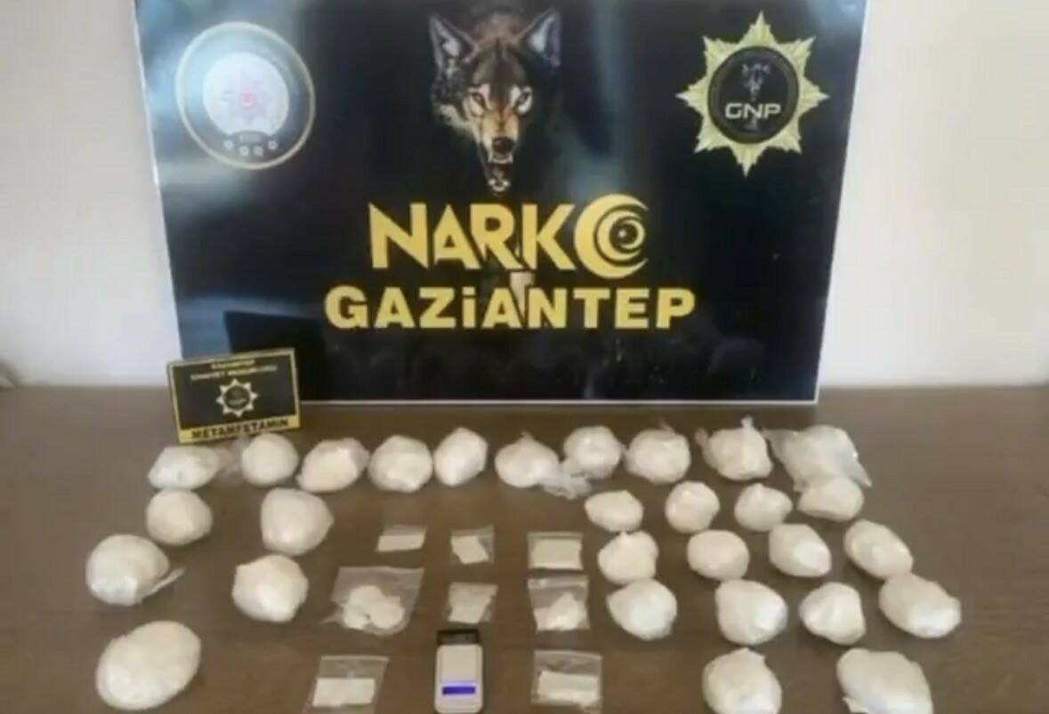 Gaziantep'te polis ekipleri operasyon düzenleyerek 2 kilo 180 gram metamfetamin