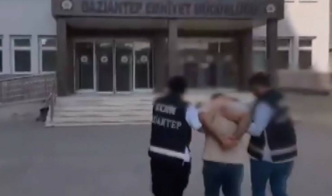 Gaziantep'te yapılan kaçakçılık operasyonunda 3 tabanca ile 2 adet otomatik