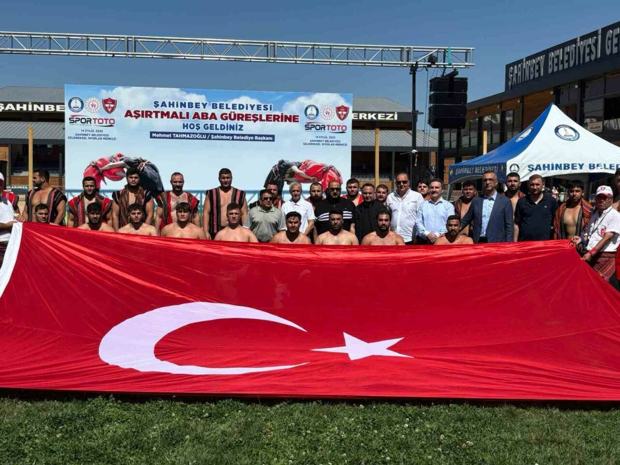 Türkiye’nin Geleneksel Aşırtmalı Aba Güreşi Şampiyonası, 505 güreşçünün katılımıyla Gaziantep’te