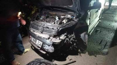 Gaziantep'in Karkamış ilçesinde otomobil ile hafif ticari aracın çarpışması sonucunda