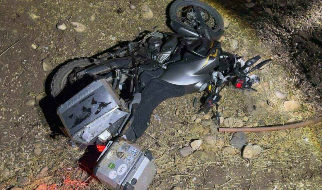Gaziantep'in İslahiye ilçesinde meydana gelen trafik kazasında, motosiklet ile ineğin