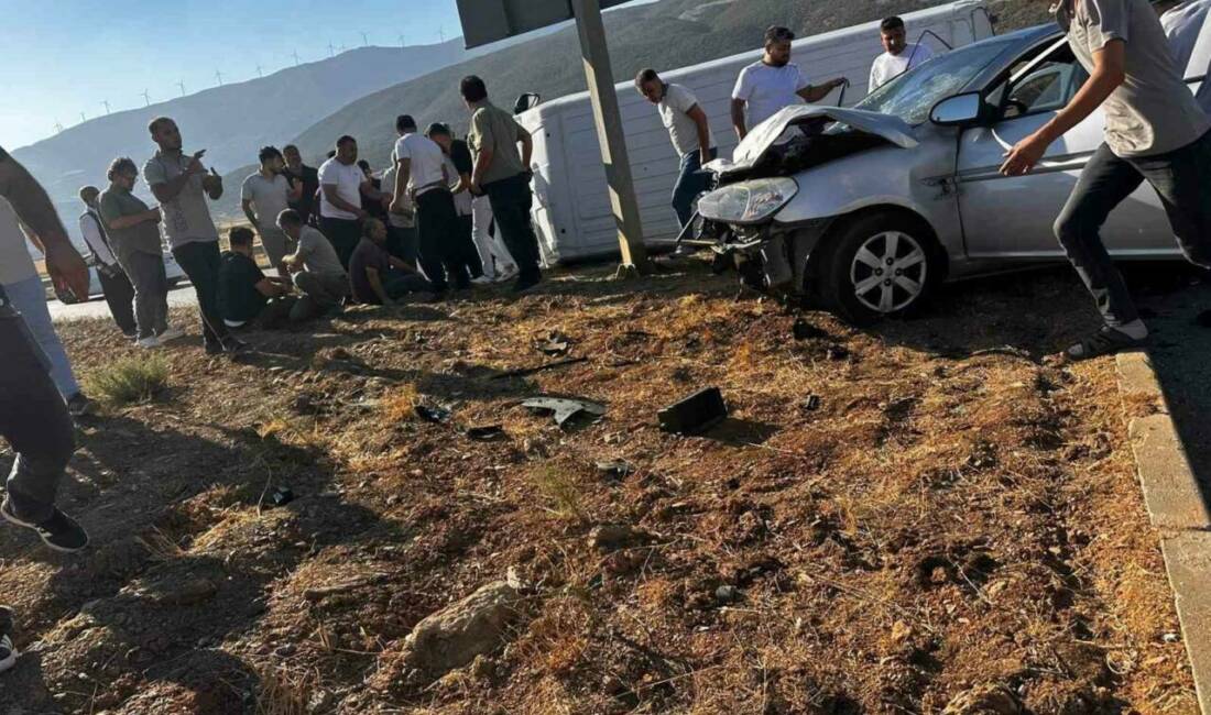 Gaziantep'in İslahiye ilçesinde otomobil ile minibüsün çarpışması sonucu 5 kişi