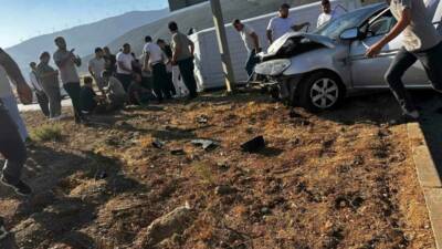 Gaziantep'in İslahiye ilçesinde otomobil ile minibüsün çarpışması sonucu 5 kişi