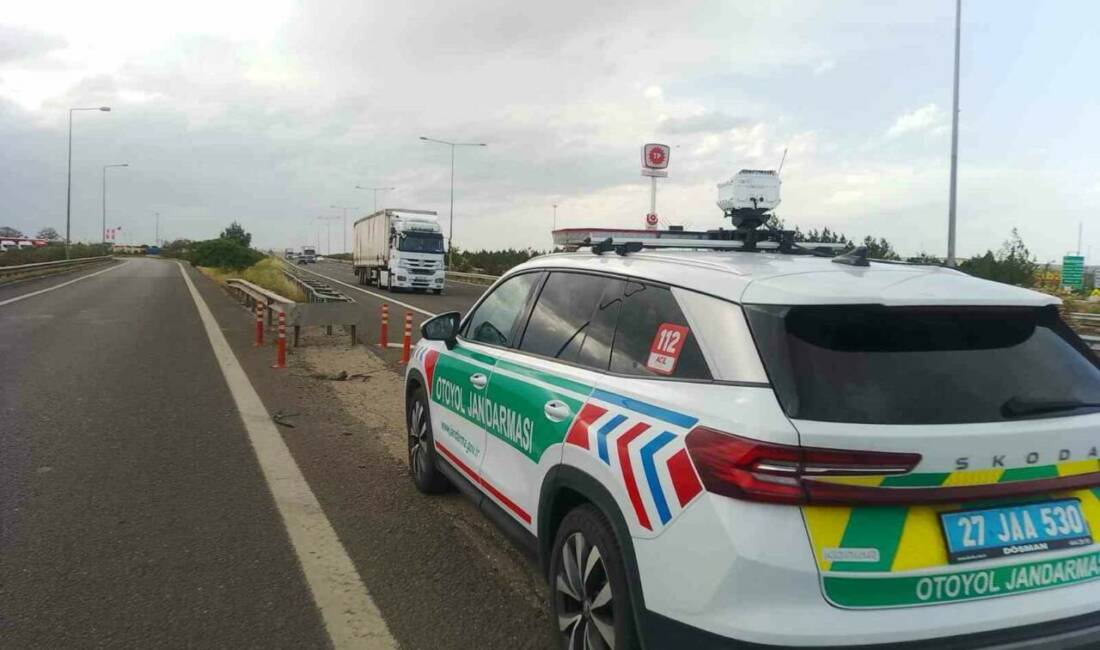Gaziantep'te jandarma ekipleri, otoyolda çeşitli trafik kurallarını ihlal eden 2