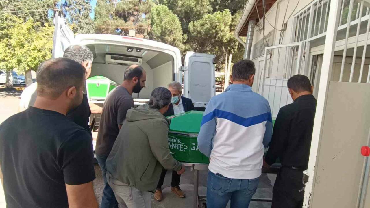 Gaziantep'te meydana gelen kaza sonucunda park halindeki bir tıra arkadan