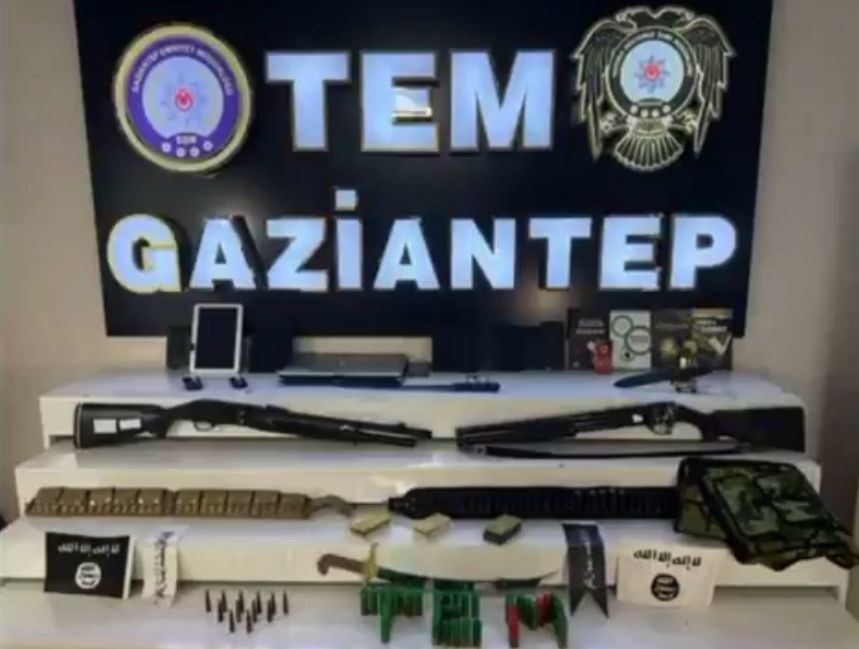 Gaziantep'te terör örgütlerinin propagandasını yapmak ve üye olmak suçlamasıyla gözaltına