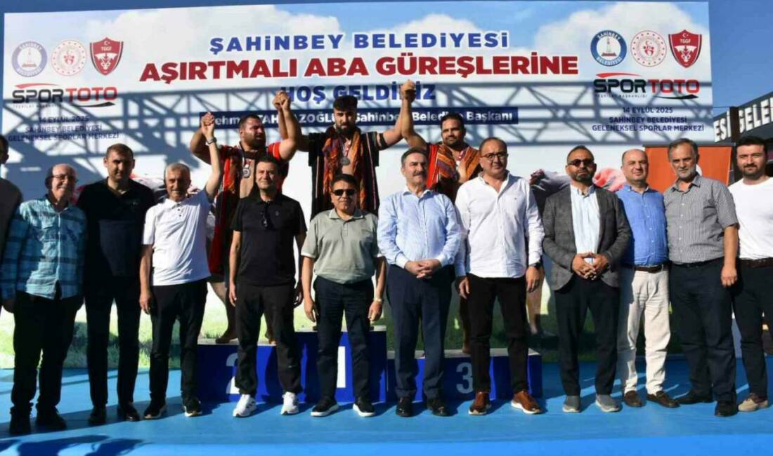 Şahinbey Belediyesi Geleneksel Sporlar Merkezi’nde düzenlenen Aşırtmalı Aba Güreşi Türkiye
