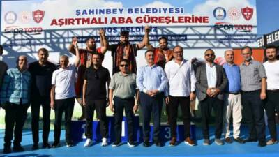 Şahinbey Belediyesi Geleneksel Sporlar Merkezi’nde düzenlenen Aşırtmalı Aba Güreşi Türkiye