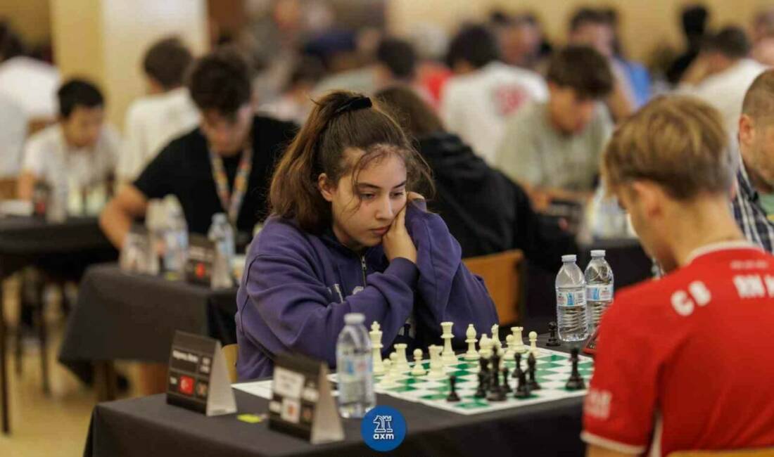 9. sınıf öğrencisi Beren Kalyoncu, Portekiz'de katıldığı Maia Chess Open