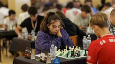 9. sınıf öğrencisi Beren Kalyoncu, Portekiz'de katıldığı Maia Chess Open