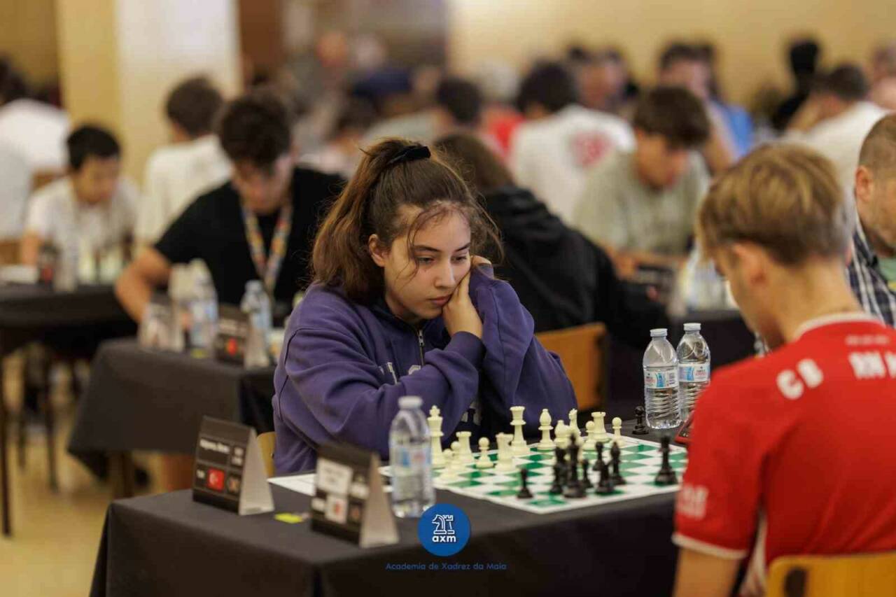 9. sınıf öğrencisi Beren Kalyoncu, Portekiz'de katıldığı Maia Chess Open