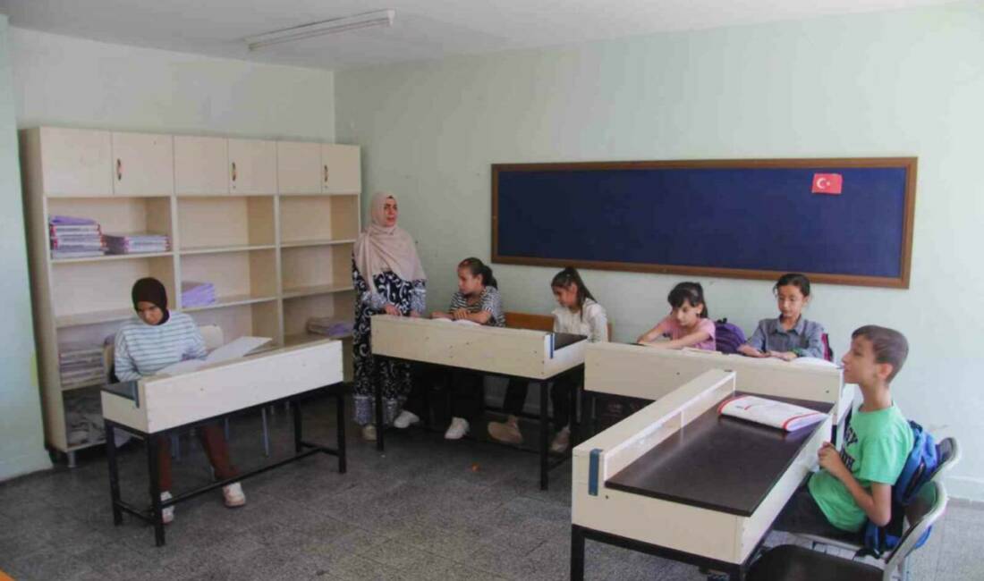 Gülcan Kurtoğlu, Gaziantep'te görme engelliler için eğitim veren bir okulda
