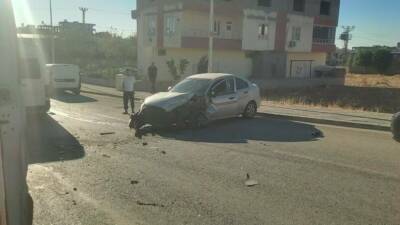 Kahta ilçesinde otomobil ile hafif ticari aracın çarpışması sonucu 4