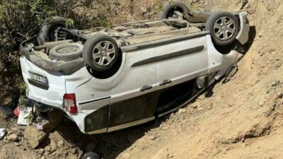 Adıyaman'ın Gölbaşı ilçesinde meydana gelen kazada, hafif ticari aracın uçuruma