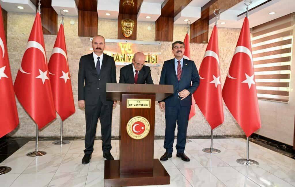 Hazine ve Maliye Bakanı Mehmet Şimşek, Batman'ı ziyaret ederek Vali