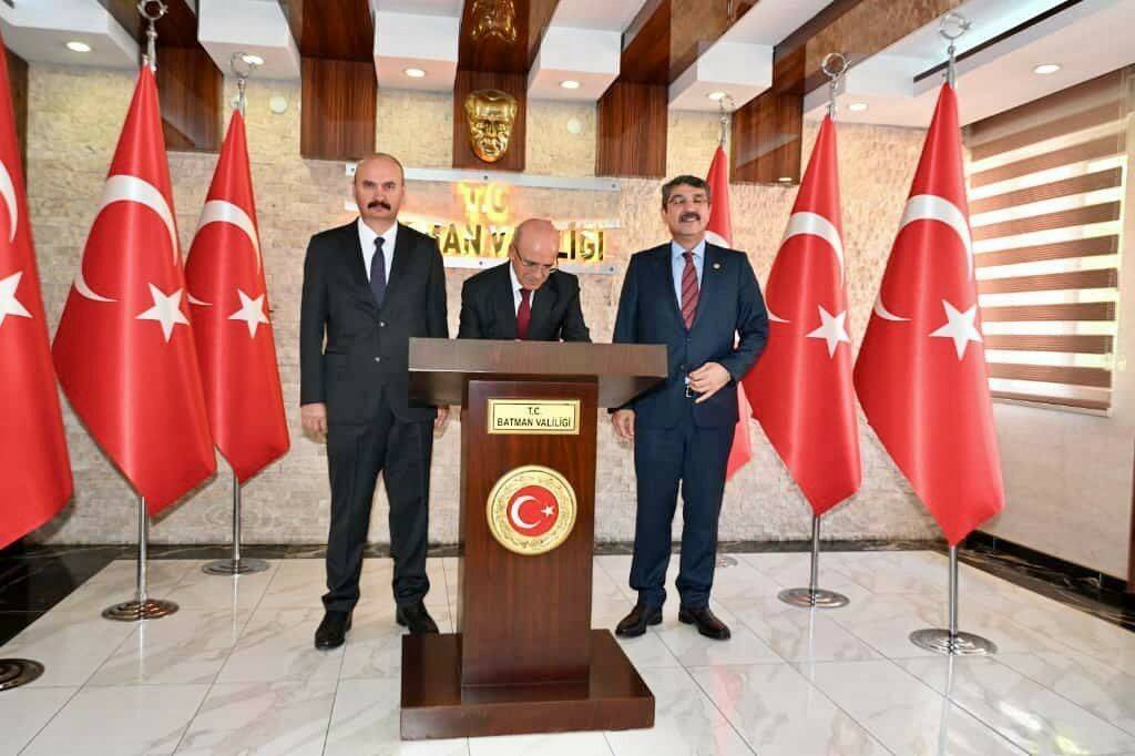 Hazine ve Maliye Bakanı Mehmet Şimşek, Batman'ı ziyaret ederek Vali