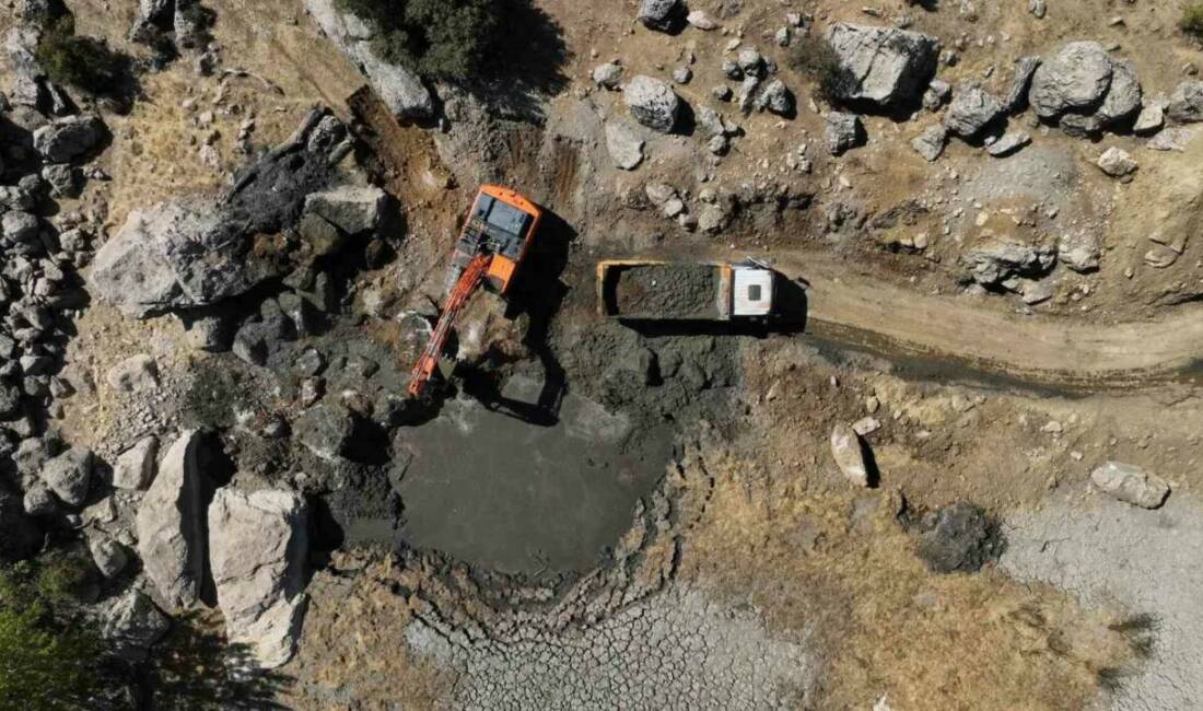 Diyarbakır Büyükşehir Belediyesi, Hazro ilçesinde kurumuş gölette bakım ve onarım