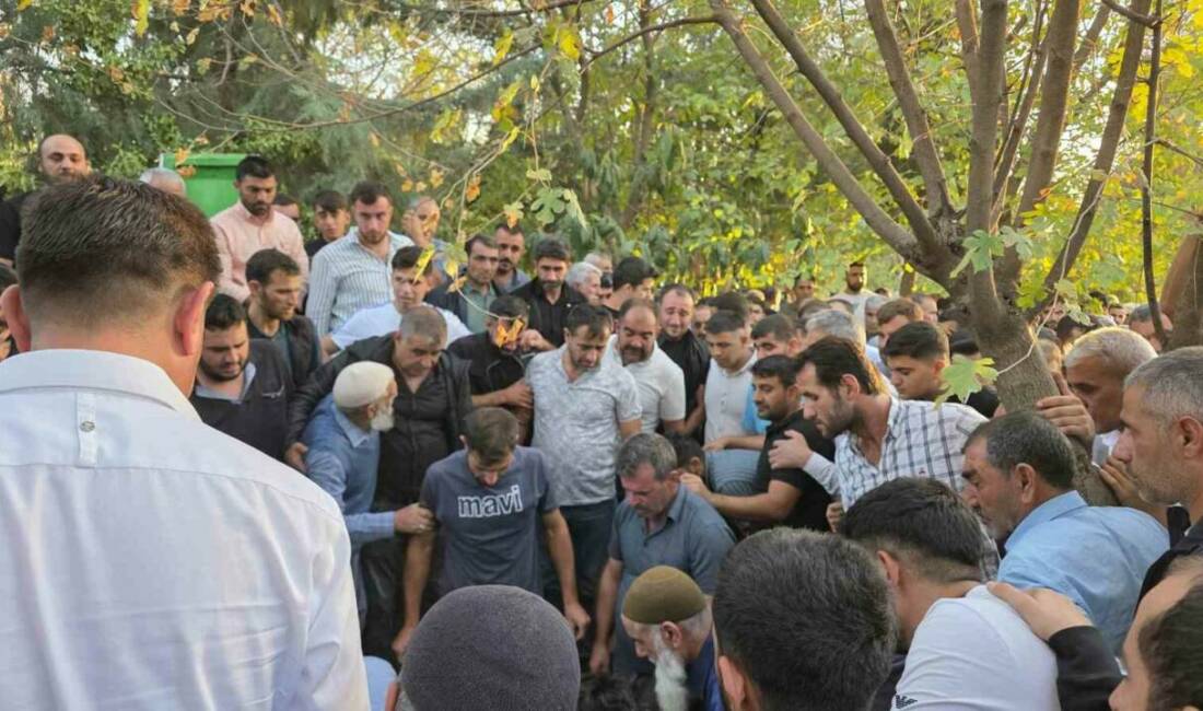 İskenderun ilçesinde otomobil kazasında hayatını kaybeden 3 arkadaş, Şanlıurfa'nın Siverek