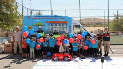 Gaziantep’te jandarma ekipleri, 170 ilkokul öğrencisine teorik ve pratik trafik