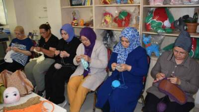 Gaziantep’te kadınlar, Japon geleneklerine ait el sanatlarından amigurumi tekniğiyle ördükleri