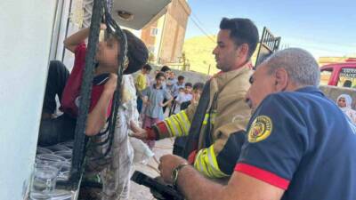 Cizre ilçesinde bir çocuğun kafasının pencerenin demir korkuluğuna sıkışması sonucu