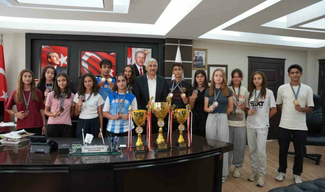 Kahta Belediye Başkanı Mehmet Can Hallaç’ın öncülüğünde ilçede spor yatırımları