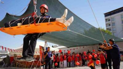 Adıyaman'ın Kahta İlçe Belediyesi İtfaiye Müdürlüğü, İtfaiye Haftası kapsamında bilgilendirme