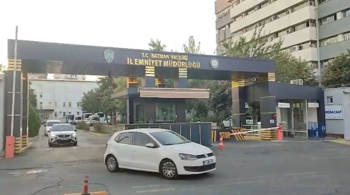 Batman'da kamu kurumlarına işe girmek isteyen vatandaşları dolandıran şebeke, 30