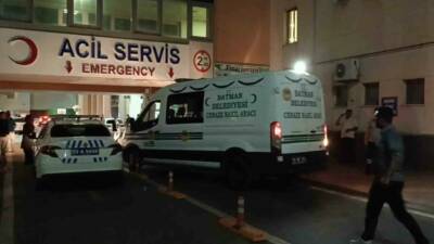 Batman'da bir otomobilin reklam panosu direğine çarpması sonucu meydana gelen